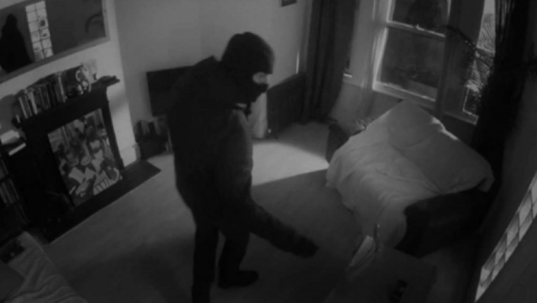 FAQ_burglar_breaking_into_home